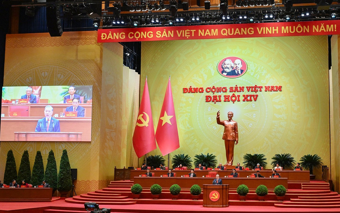 Bài viết của Tổng Bí thư Tô Lâm: VỮNG BƯỚC DƯỚI CỜ ĐẢNG