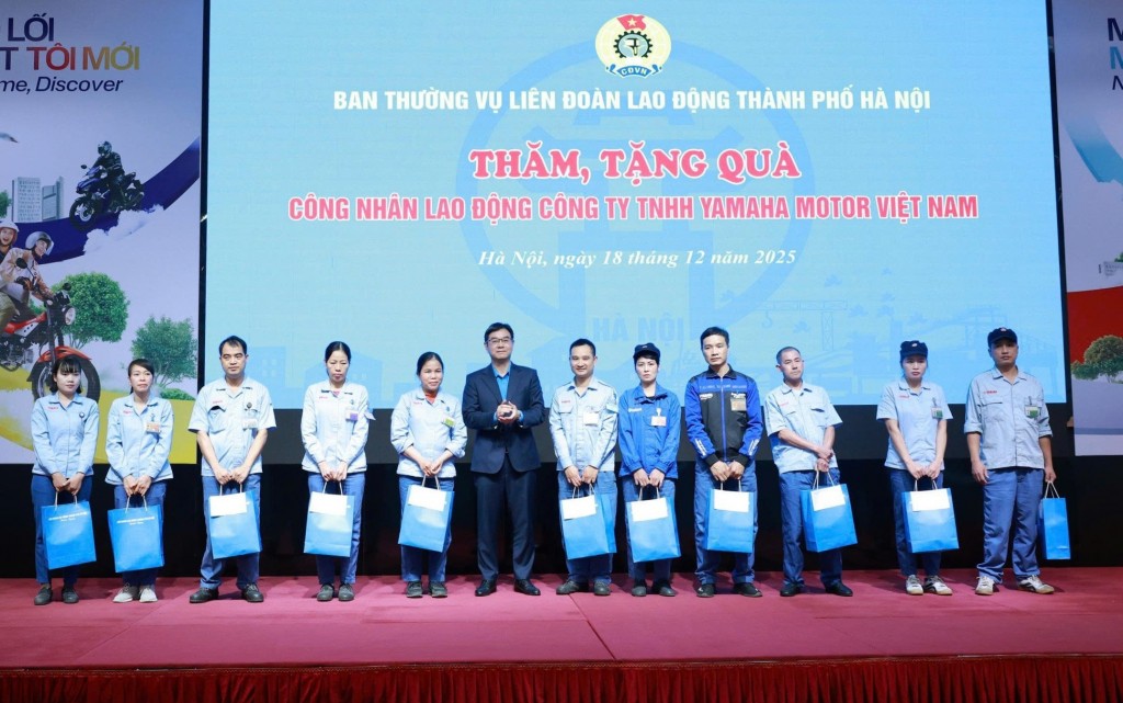 Mang Tết đến gần hơn với đoàn viên, người lao động