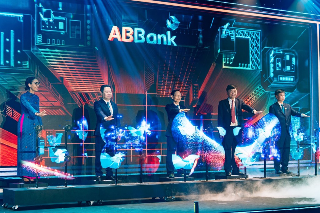 ABBANK ra mắt nhận diện thương hiệu mới: Tiếp nối triết lý phụng sự khách hàng và cộng đồng