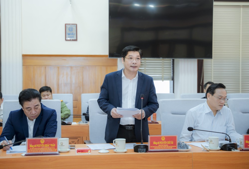 Phó Bí thư Thành ủy, Chủ tịch Ủy ban MTTQ Việt Nam thành phố Huế Nguyễn Chí Tài báo cáo công tác chuẩn bị bầu cử