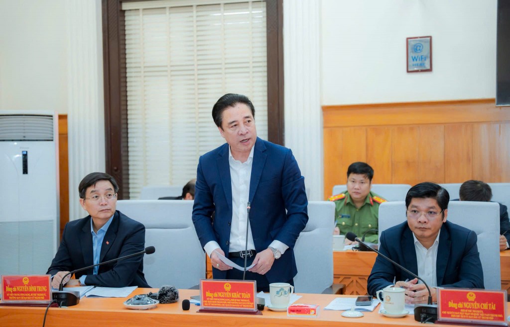 Phó Bí thư Thành ủy, Chủ tịch UBND thành phố Huế Nguyễn Khắc Toàn phát biểu tại buổi làm việc