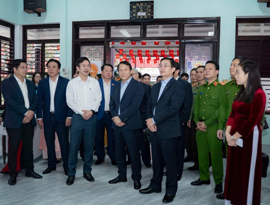 Đoàn giám sát Hội đồng Bầu cử Quốc gia, kiểm tra công tác bầu cử thực tế tại phường Thuận Hoá