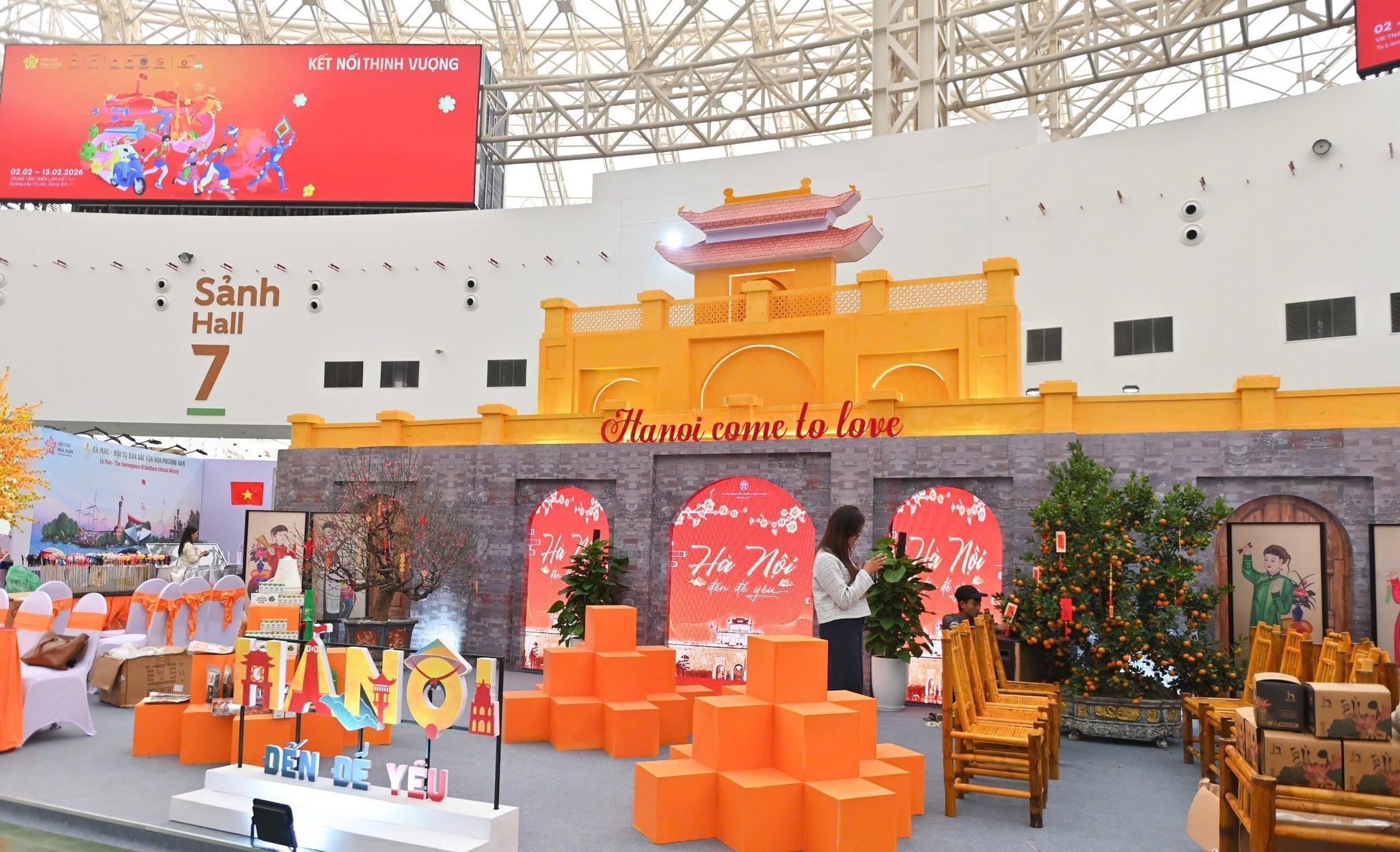 Hà Nội tăng cường 6 tuyến buýt tham quan Hội chợ Mùa Xuân