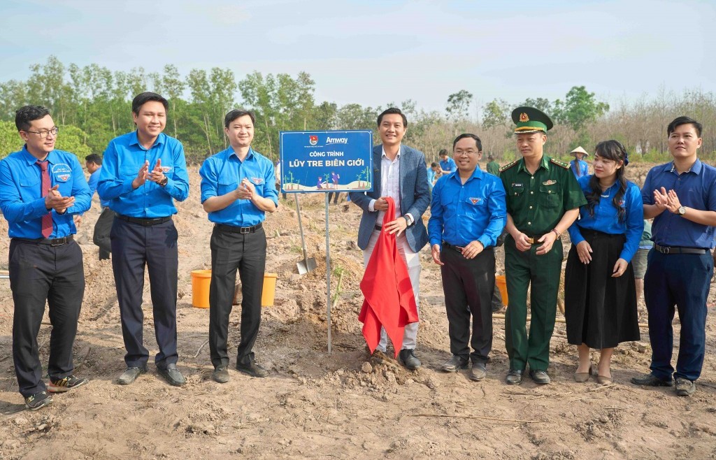 Trung ương Đoàn phối hợp với Amway Việt Nam thực hiện công trình “Lũy tre biên giới” tại tỉnh Đồng Nai