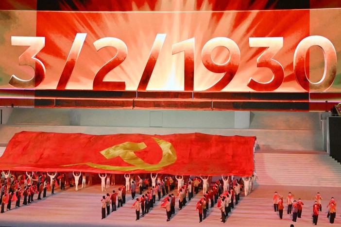 Toàn Đảng, toàn dân, toàn quân quyết tâm lập kỳ tích trong giai đoạn phát triển mới Toàn Đảng, toàn dân, toàn quân quyết tâm lập kỳ tích trong giai đoạn phát triển mới