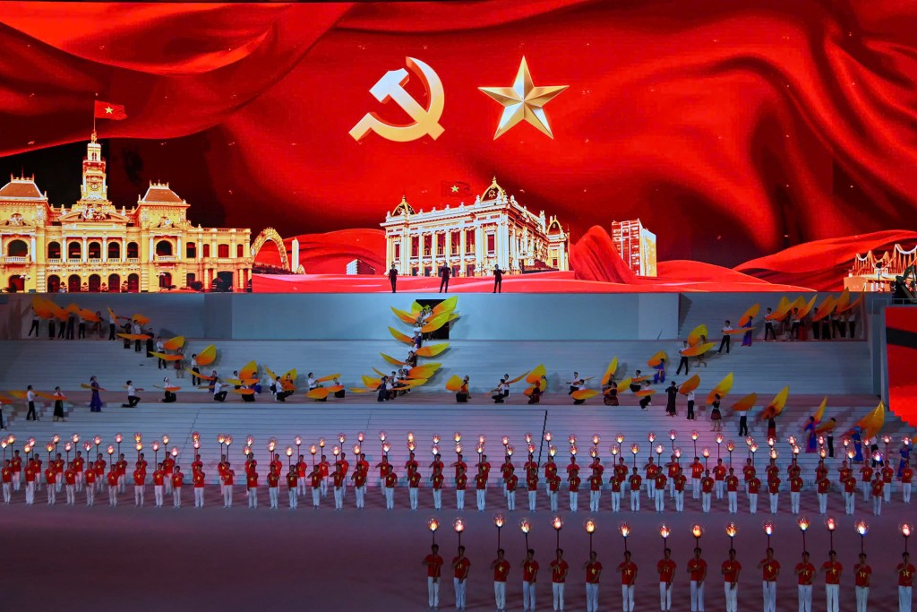 Trang sử mới rạng ngời của dân tộc Việt Nam