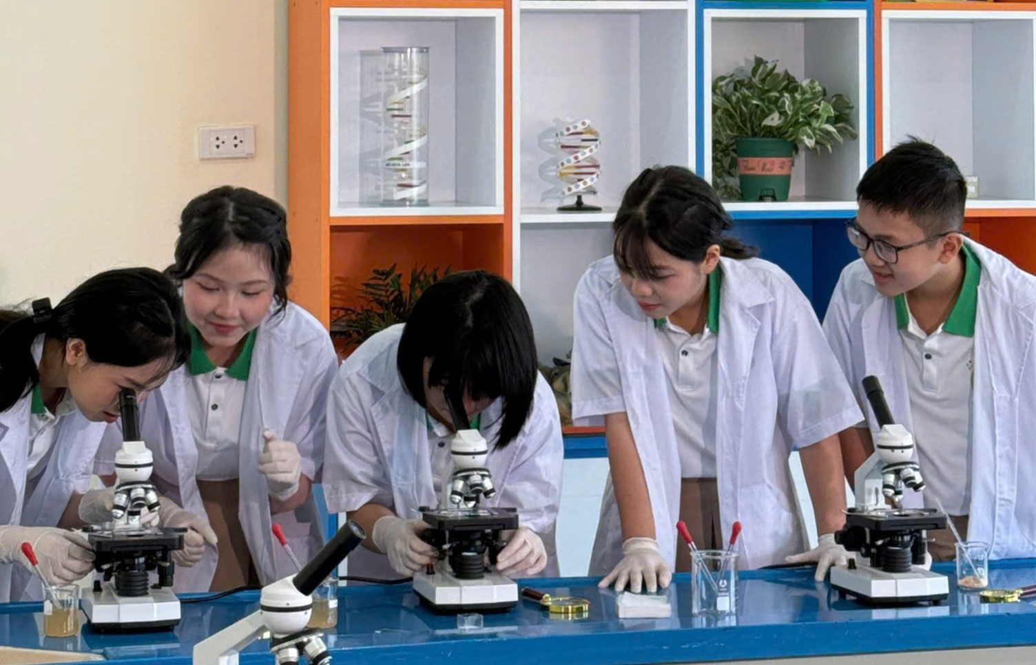 Học sinh THCS kiến tạo chuẩn mới cho thực phẩm lên men Việt