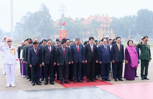 Lãnh đạo Đảng, Nhà nước, TP Hà Nội vào Lăng viếng Chủ tịch Hồ Chí Minh