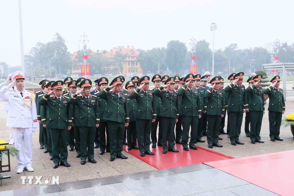 Đoàn đại biểu Quân ủy Trung ương-Bộ Quốc phòng tưởng niệm Chủ tịch Hồ Chí Minh. (Ảnh: An Đăng/TTXVN) Đoàn đại biểu Quân ủy Trung ương-Bộ Quốc phòng tưởng niệm Chủ tịch Hồ Chí Minh. (Ảnh: An Đăng/TTXVN)