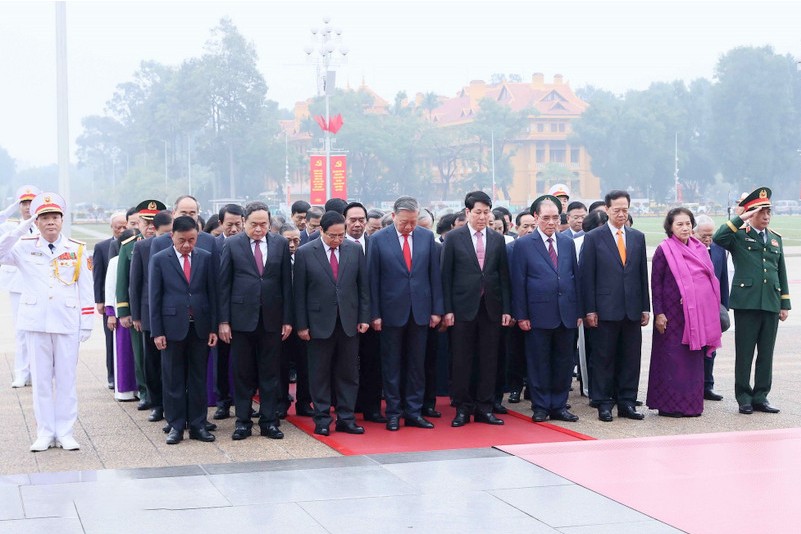 Lãnh đạo Đảng, Nhà nước tưởng niệm Chủ tịch Hồ Chí Minh nhân kỷ niệm 96 năm Ngày thành lập Đảng (Ảnh: TTXVN) Lãnh đạo Đảng, Nhà nước tưởng niệm Chủ tịch Hồ Chí Minh nhân kỷ niệm 96 năm Ngày thành lập Đảng (Ảnh: TTXVN)