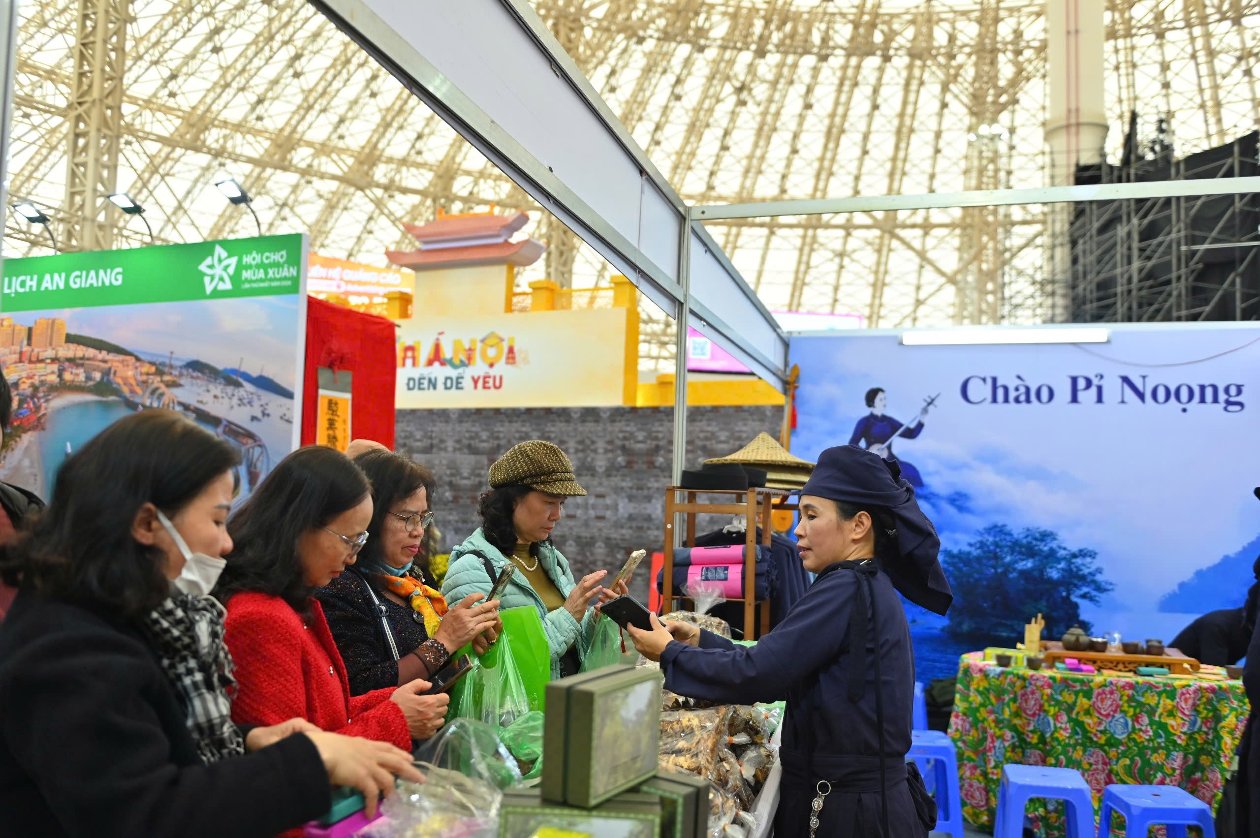 Rộn ràng các hoạt động văn hóa, thương mại đặc sắc Rộn ràng các hoạt động văn hóa, thương mại đặc sắc