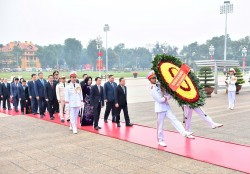 Lãnh đạo thành phố Hà Nội vào Lăng viếng Chủ tịch Hồ Chí Minh