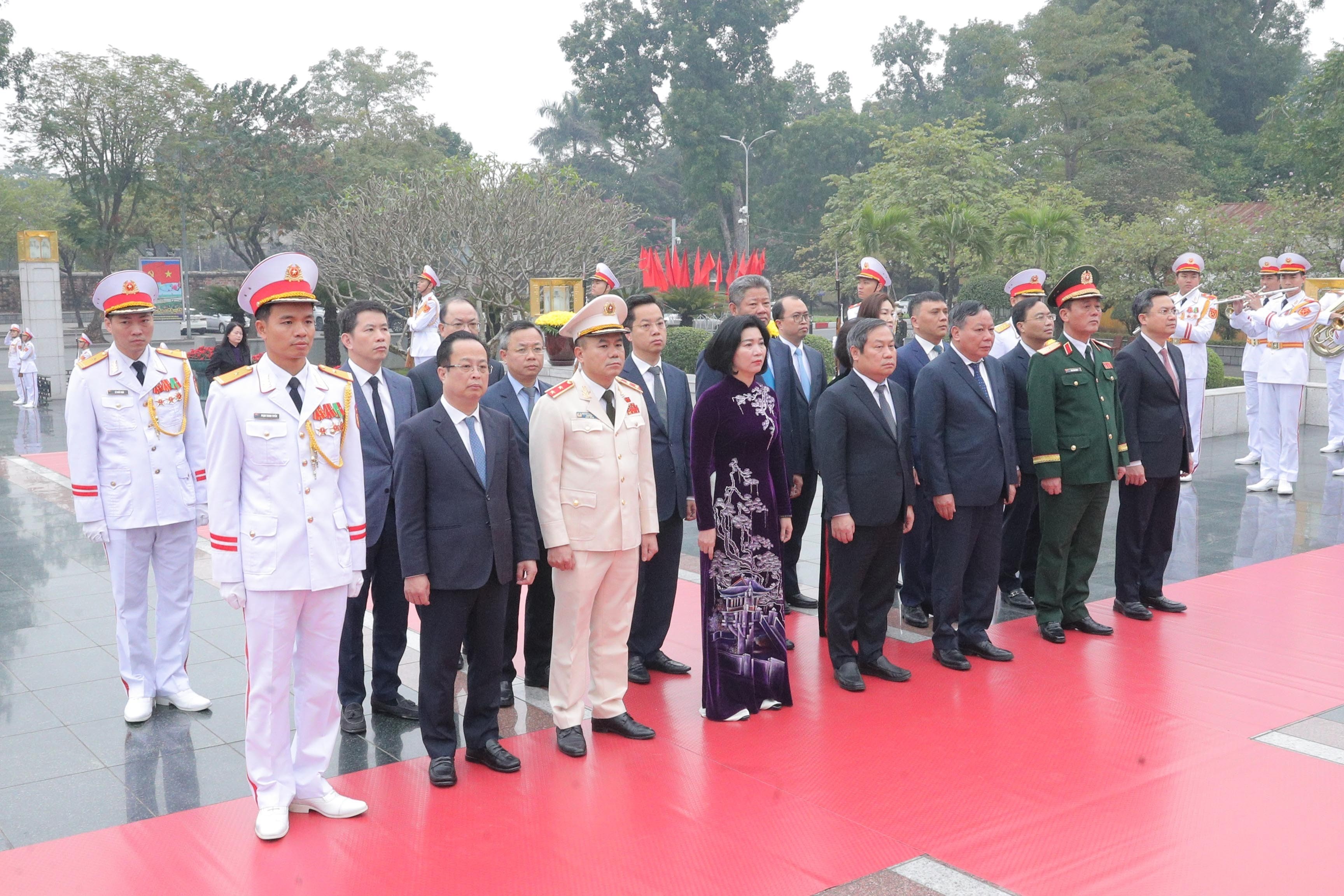 Các đại biểu thành phố Hà Nội đặt vòng hoa, tưởng niệm các Anh hùng liệt sĩ tại Đài tưởng niệm các Anh hùng liệt sĩ trên đường Bắc Sơn Các đại biểu thành phố Hà Nội đặt vòng hoa, tưởng niệm các Anh hùng liệt sĩ tại Đài tưởng niệm các Anh hùng liệt sĩ trên đường Bắc Sơn