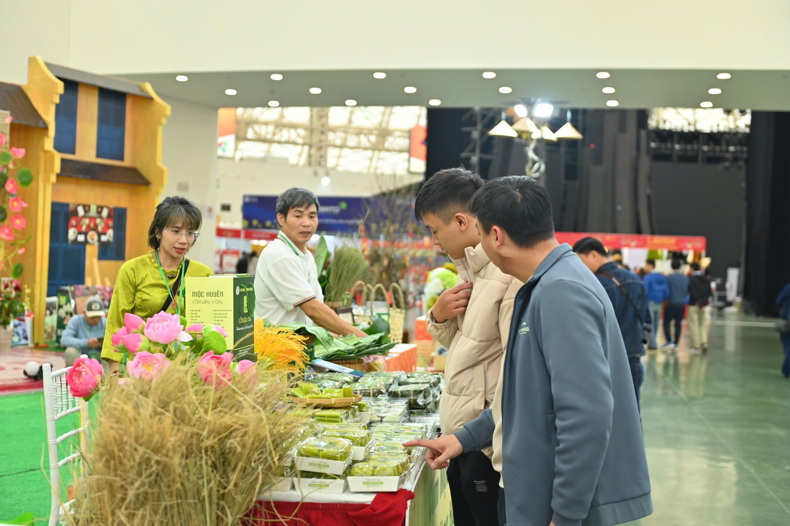 “Tết Sum vầy” tôn vinh làng nghề, lan tỏa bản sắc Tết Việt