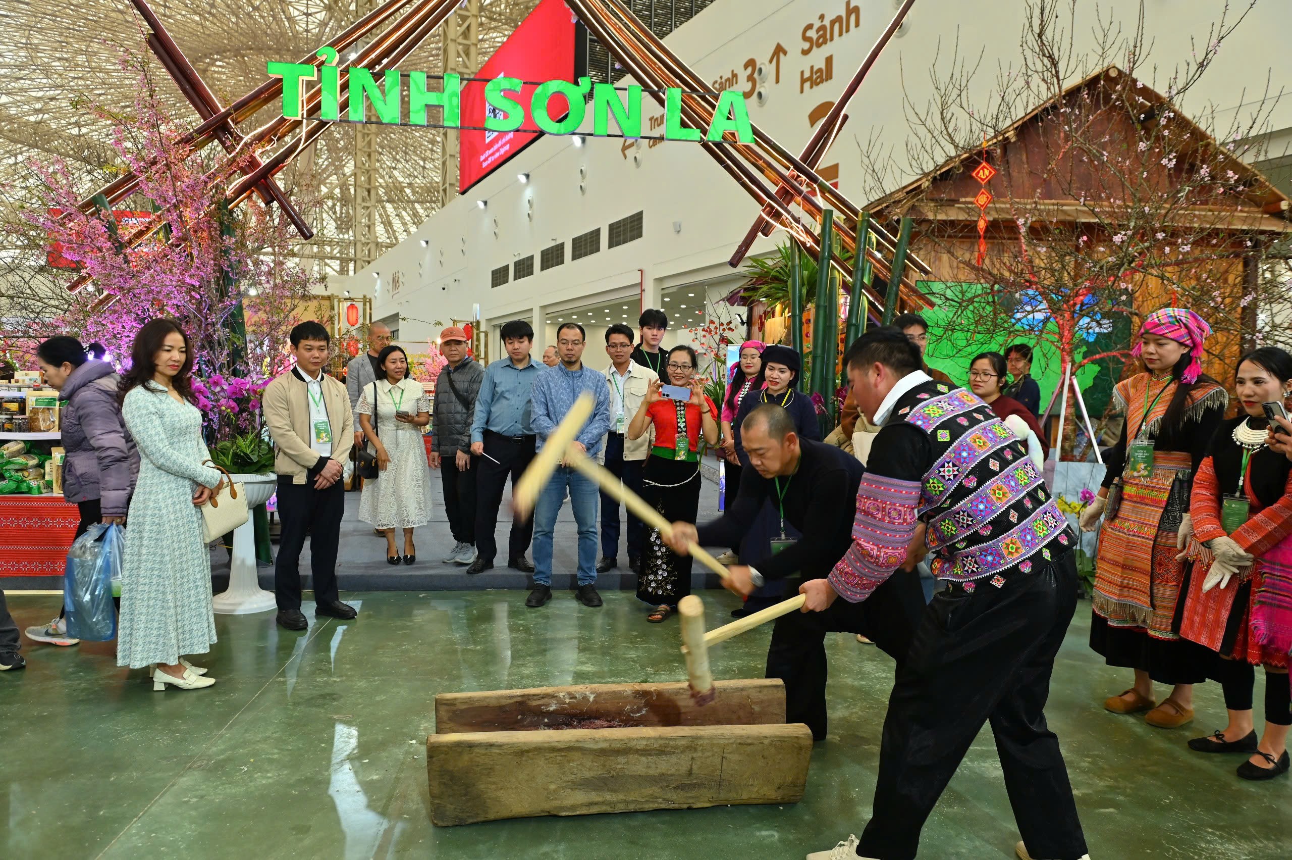 Rộn ràng các hoạt động văn hóa, thương mại đặc sắc Rộn ràng các hoạt động văn hóa, thương mại đặc sắc