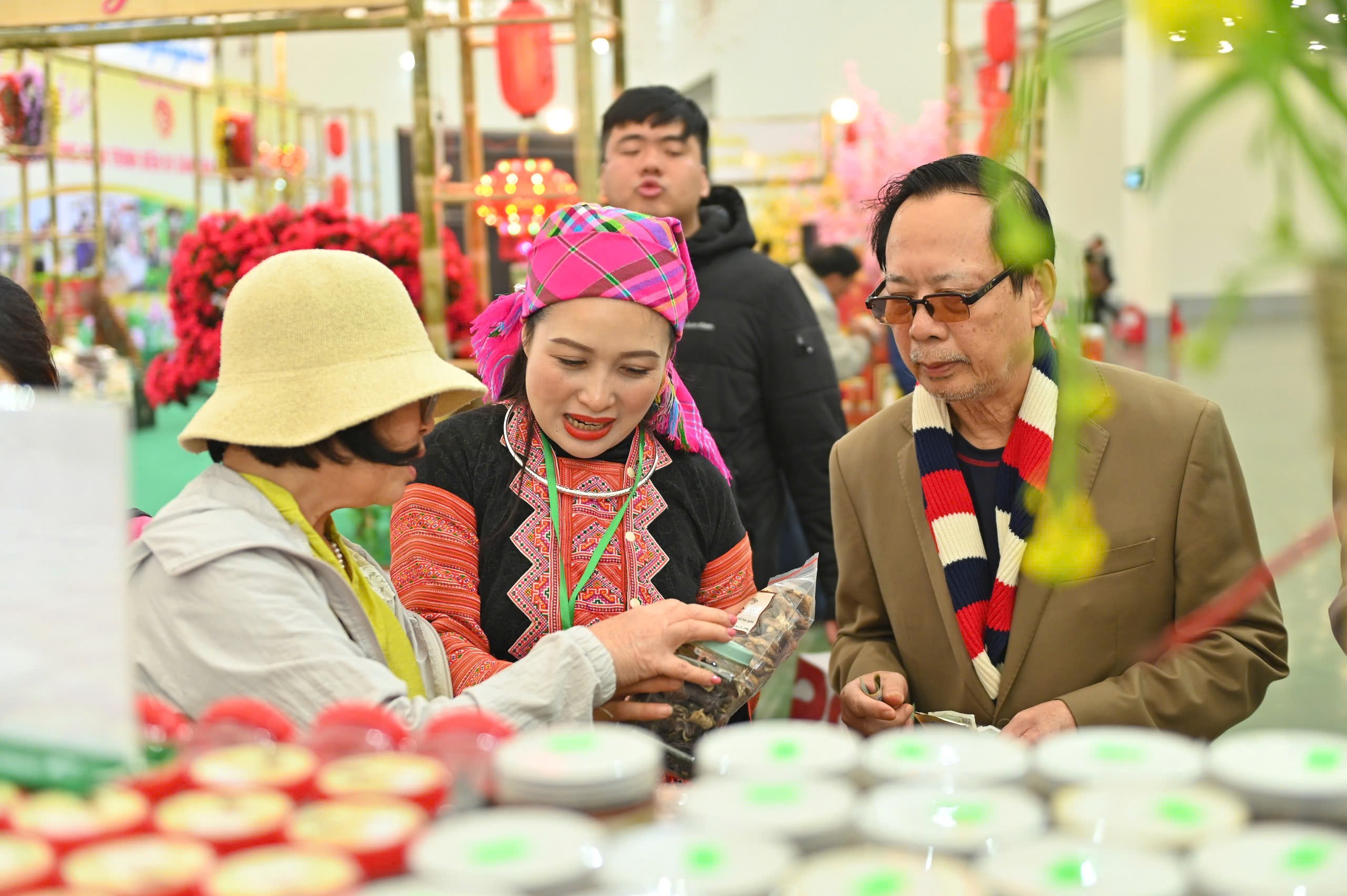 Rộn ràng các hoạt động văn hóa, thương mại đặc sắc Rộn ràng các hoạt động văn hóa, thương mại đặc sắc