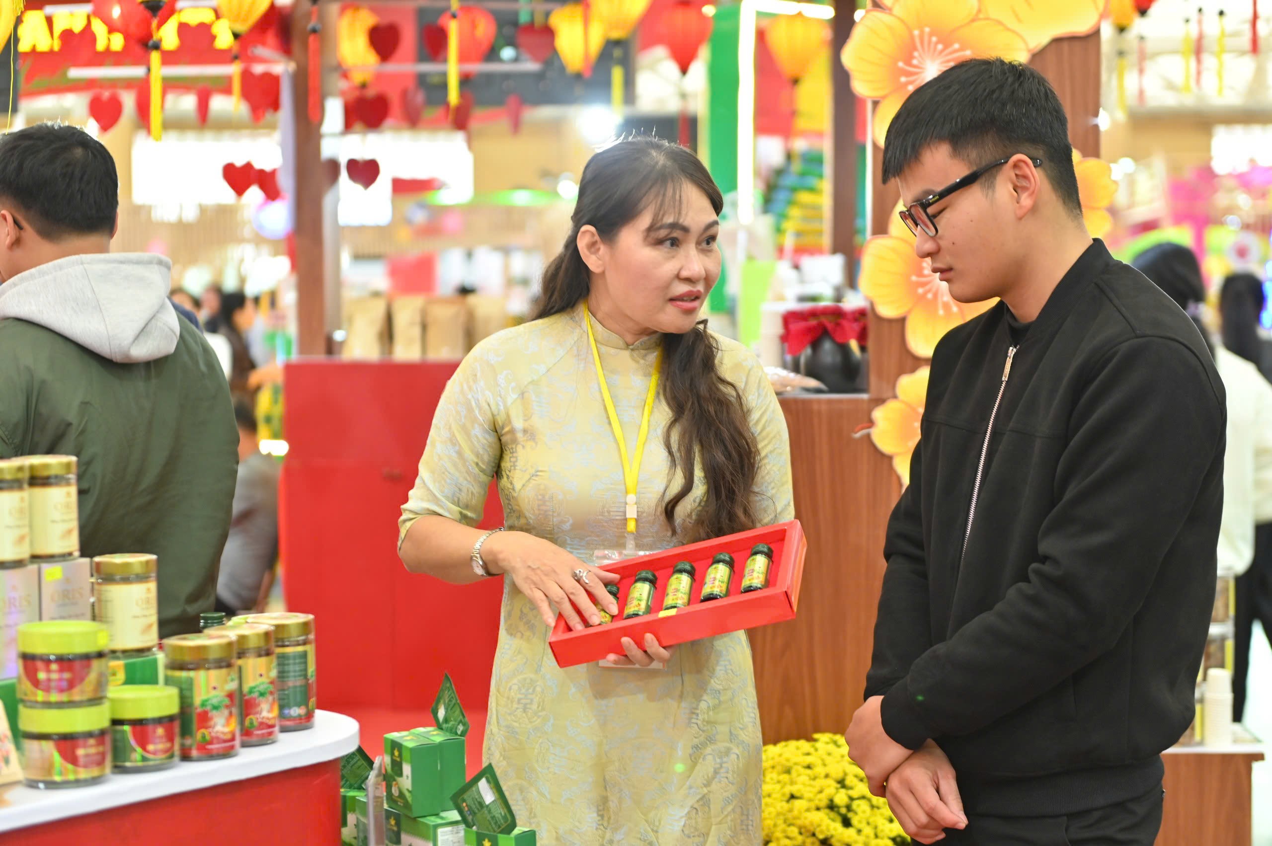 Rộn ràng các hoạt động văn hóa, thương mại đặc sắc Rộn ràng các hoạt động văn hóa, thương mại đặc sắc