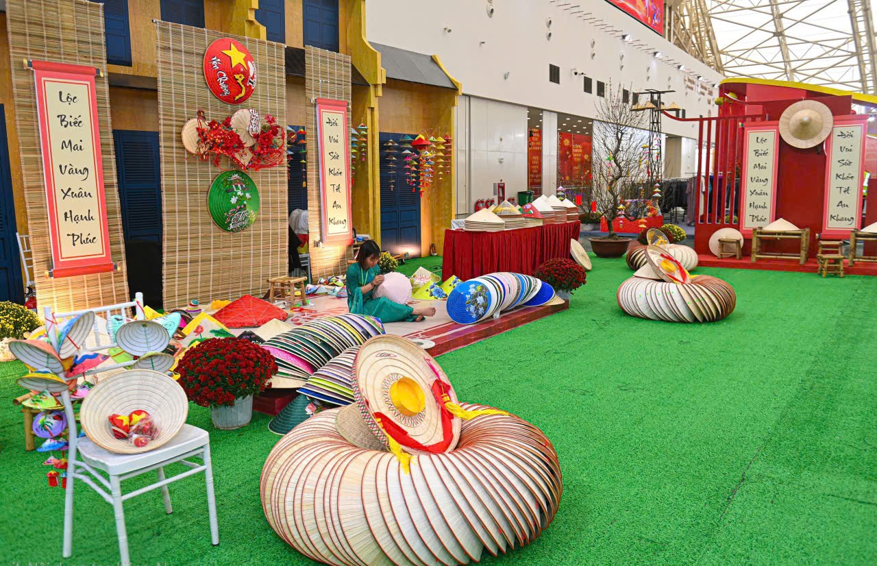 “Tết Sum vầy” tôn vinh làng nghề, lan tỏa bản sắc Tết Việt