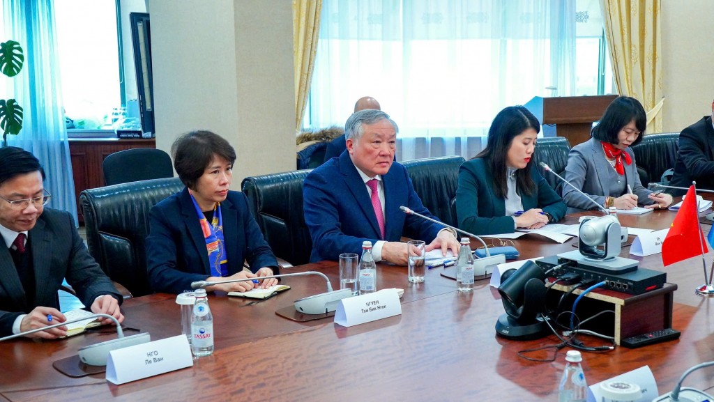 Phó Thủ tướng Thường trực Nguyễn Hòa Bình đề nghị hai bên tăng cường trao đổi đoàn, tiếp xúc các cấp, nhất là ở cấp cao nhằm tạo nền tảng chính trị vững chắc cho việc mở rộng hợp tác - Ảnh: VGP/Nguyễn Hoàng