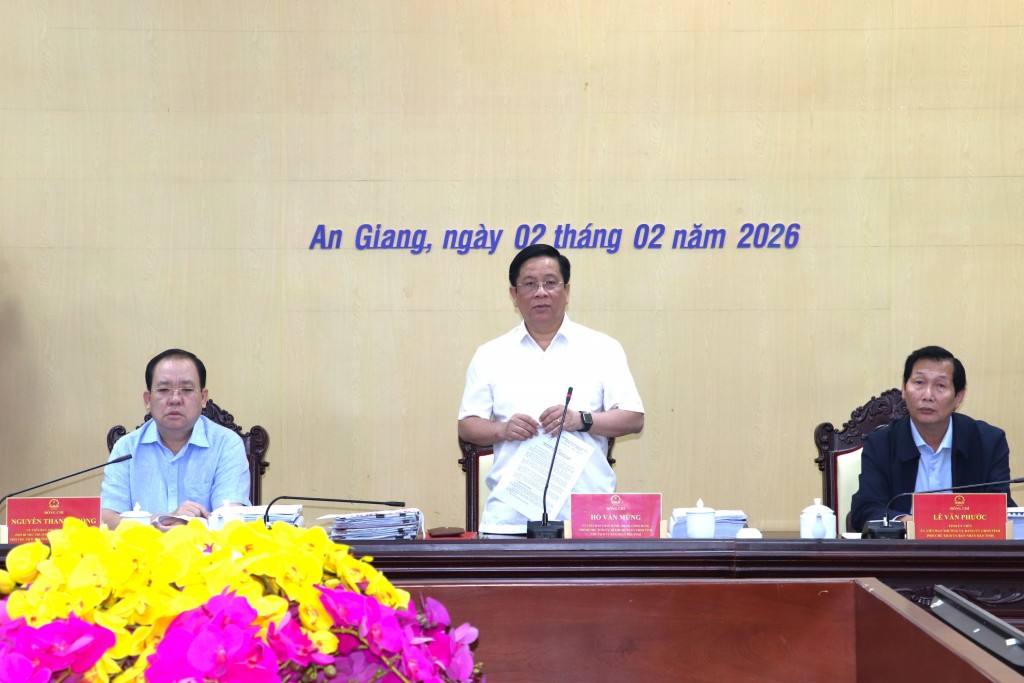 Chủ tịch UBND tỉnh An Giang Hồ Văn Mừng phát biểu kết luận Hội nghị. Ảnh: Như Ngọc Chủ tịch UBND tỉnh An Giang Hồ Văn Mừng phát biểu kết luận Hội nghị. Ảnh: Như Ngọc