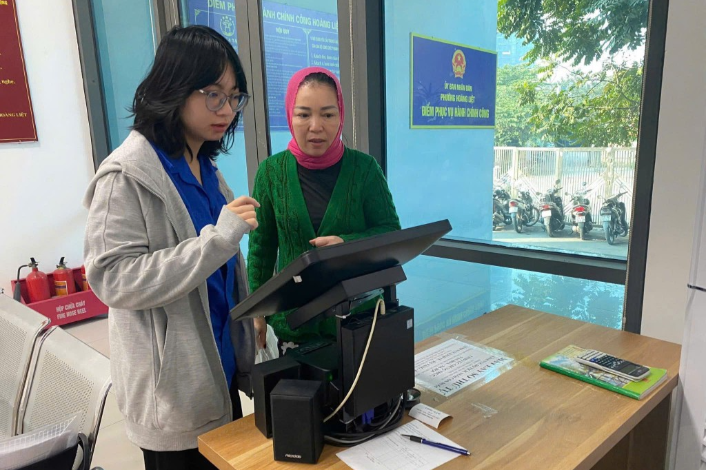 Nhặt được 28,5 triệu đồng, nữ đoàn viên trả lại người đánh rơi Nhặt được 28,5 triệu đồng, nữ đoàn viên trả lại người đánh rơi