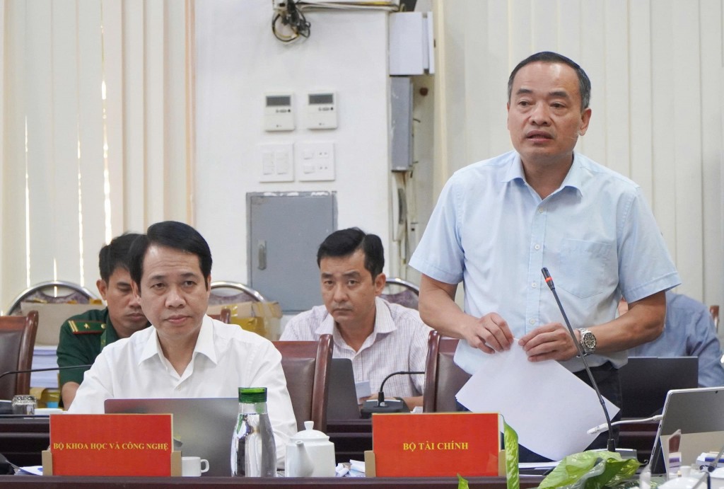 Đại diện Bộ Tài chính góp ý điều chỉnh Quy hoạch tỉnh An Giang thời kỳ 2021 - 2030, tầm nhìn đến năm 2050. Ảnh: Như Ngọc Đại diện Bộ Tài chính góp ý điều chỉnh Quy hoạch tỉnh An Giang thời kỳ 2021 - 2030, tầm nhìn đến năm 2050. Ảnh: Như Ngọc