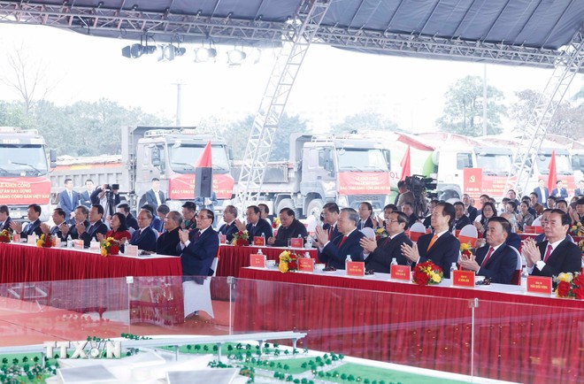 Tổng Bí thư Tô Lâm, Thủ tướng Phạm Minh Chính và các lãnh đạo, nguyên lãnh đạo Đảng, Nhà nước dự Lễ khởi công dự án xây dựng Bảo tàng Đảng Cộng sản Việt Nam. (Ảnh: Thống Nhất/TTXVN) Tổng Bí thư Tô Lâm, Thủ tướng Phạm Minh Chính và các lãnh đạo, nguyên lãnh đạo Đảng, Nhà nước dự Lễ khởi công dự án xây dựng Bảo tàng Đảng Cộng sản Việt Nam. (Ảnh: Thống Nhất/TTXVN)