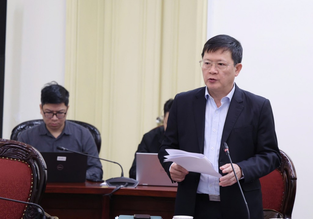 Thứ trưởng Bộ Tư pháp Mai Lương Khôi báo cáo tại cuộc họp - Ảnh: VGP/Gia Huy Thứ trưởng Bộ Tư pháp Mai Lương Khôi báo cáo tại cuộc họp - Ảnh: VGP/Gia Huy