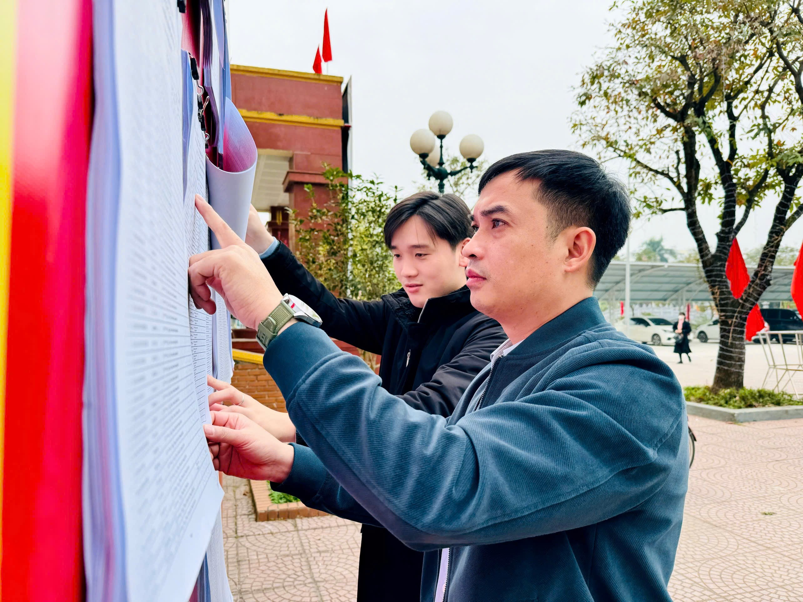 Hoàn thành niêm yết danh sách cử tri tại 100% khu vực bỏ phiếu