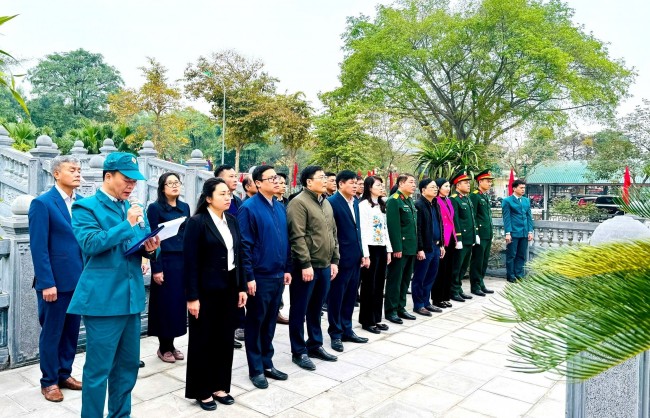 Tri ân các Anh hùng liệt sĩ nhân kỷ niệm Ngày thành lập Đảng