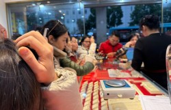 Vàng tăng giá, người trẻ học cách “giữ tiền” và yêu thương cha mẹ