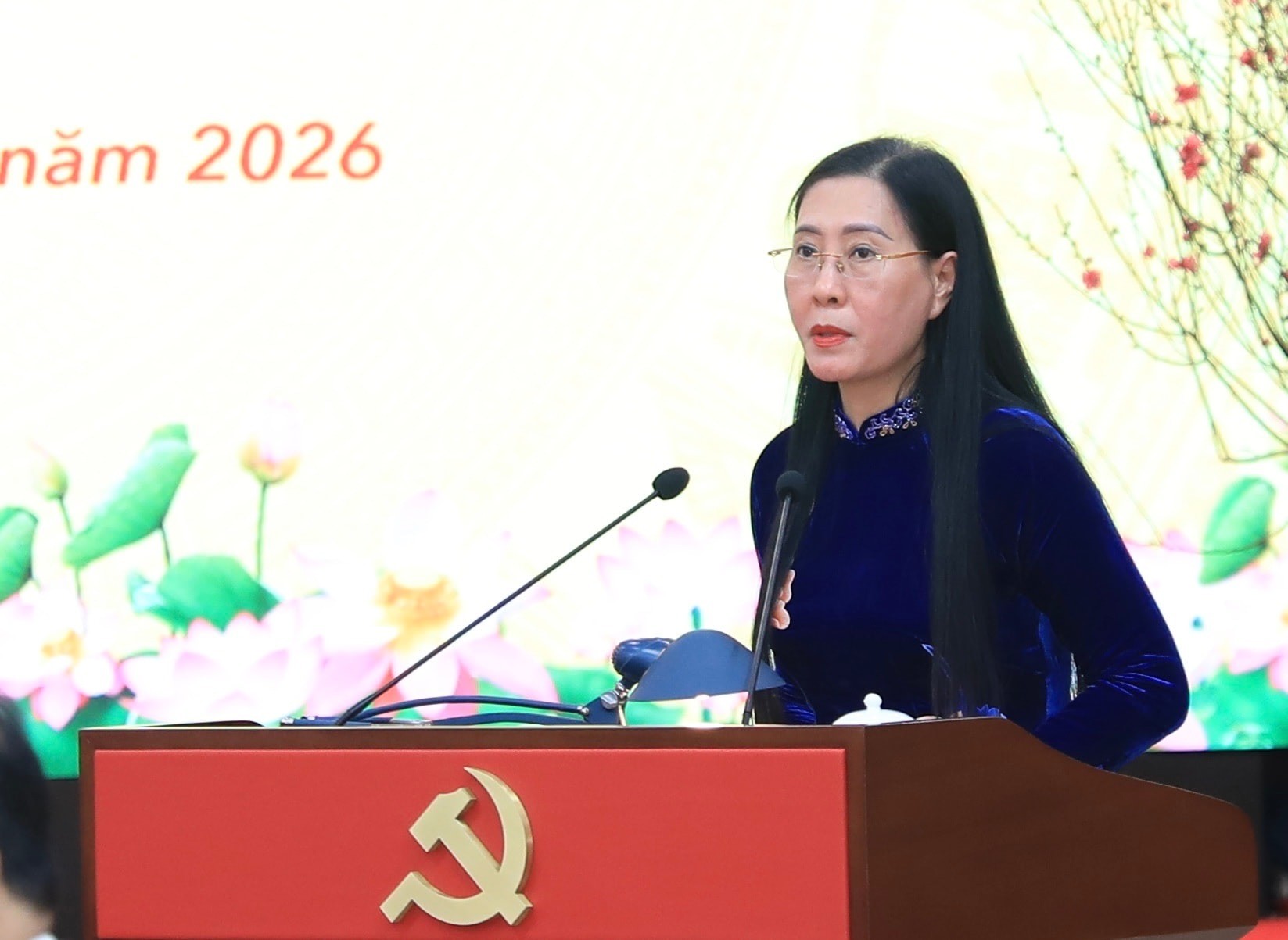 Phó Trưởng ban Tổ chức Trung ương Bùi Thị Quỳnh Vân trình bày báo cáo tại hội nghị. Ảnh: Quang Thái