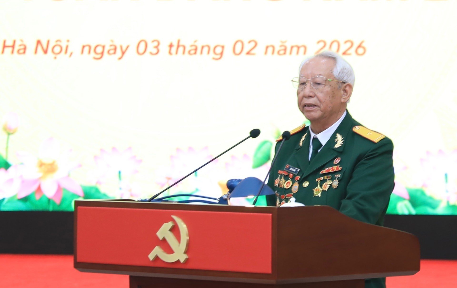 Đồng chí Lâm Văn Bảng, Bí thư chi bộ Bảo tàng Chiến sĩ cách mạng bị địch bắt tù đày, Đảng bộ xã Phú Xuyên, thành phố Hà Nội. Ảnh: Quang Thái