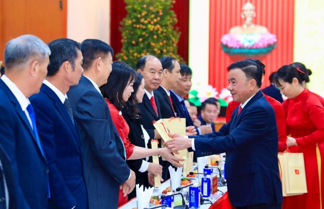 Thường trực Ban Bí thư Trần Cẩm Tú gặp mặt 96 Bí thư chi bộ xuất sắc