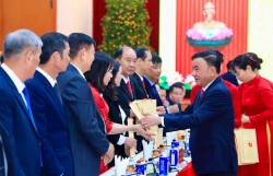 Thường trực Ban Bí thư Trần Cẩm Tú gặp mặt 96 Bí thư chi bộ xuất sắc