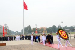 96 Bí thư Chi bộ tiêu biểu vào Lăng viếng Bác