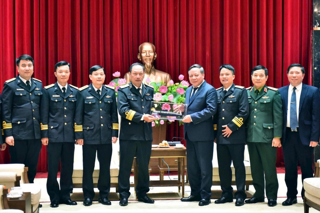 Đoàn công tác Quân chủng Hải quân thăm, chúc Tết TP Hà Nội