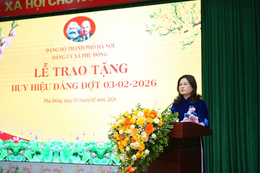 Xã Phù Đổng trao Huy hiệu Đảng đợt 3/2 tặng 77 đảng viên