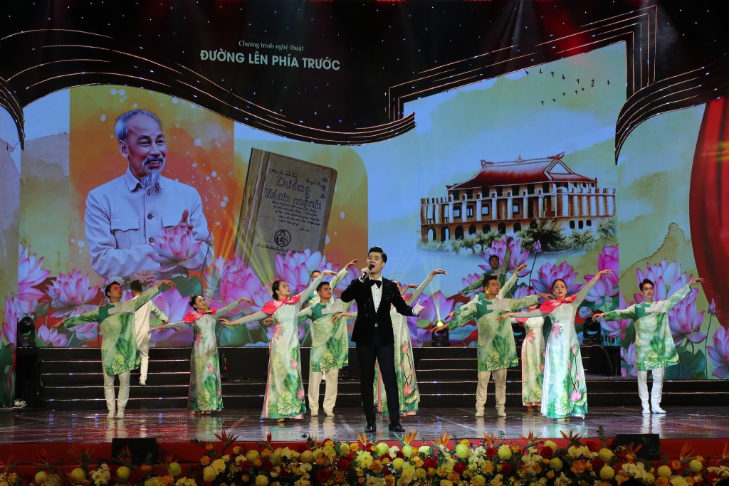 Niềm tin vững chắc vào tương lai tươi sáng của đất nước Niềm tin vững chắc vào tương lai tươi sáng của đất nước