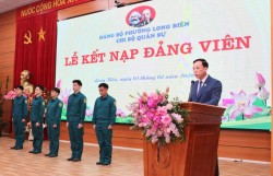 Kết nạp Đảng gắn với xây dựng lực lượng vũ trang vững mạnh