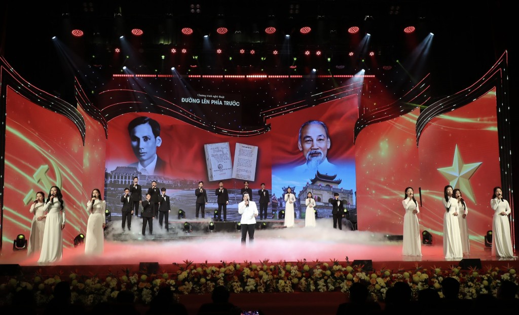 Niềm tin vững chắc vào tương lai tươi sáng của đất nước Niềm tin vững chắc vào tương lai tươi sáng của đất nước