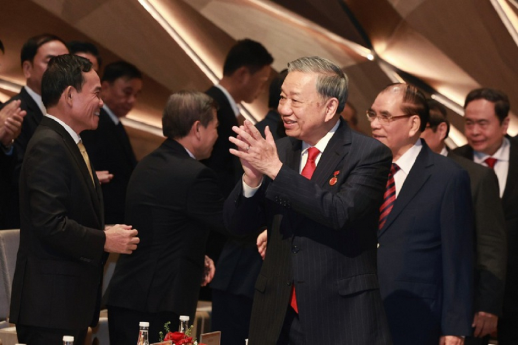 Tổng Bí thư Tô Lâm cùng các lãnh đạo, nguyên lãnh đạo Đảng, Nhà nước đến dự lễ tuyên dương 96 Bí thư chi bộ xuất sắc và trao Giải Búa liềm Vàng lần thứ X. Ảnh: báo Lao động