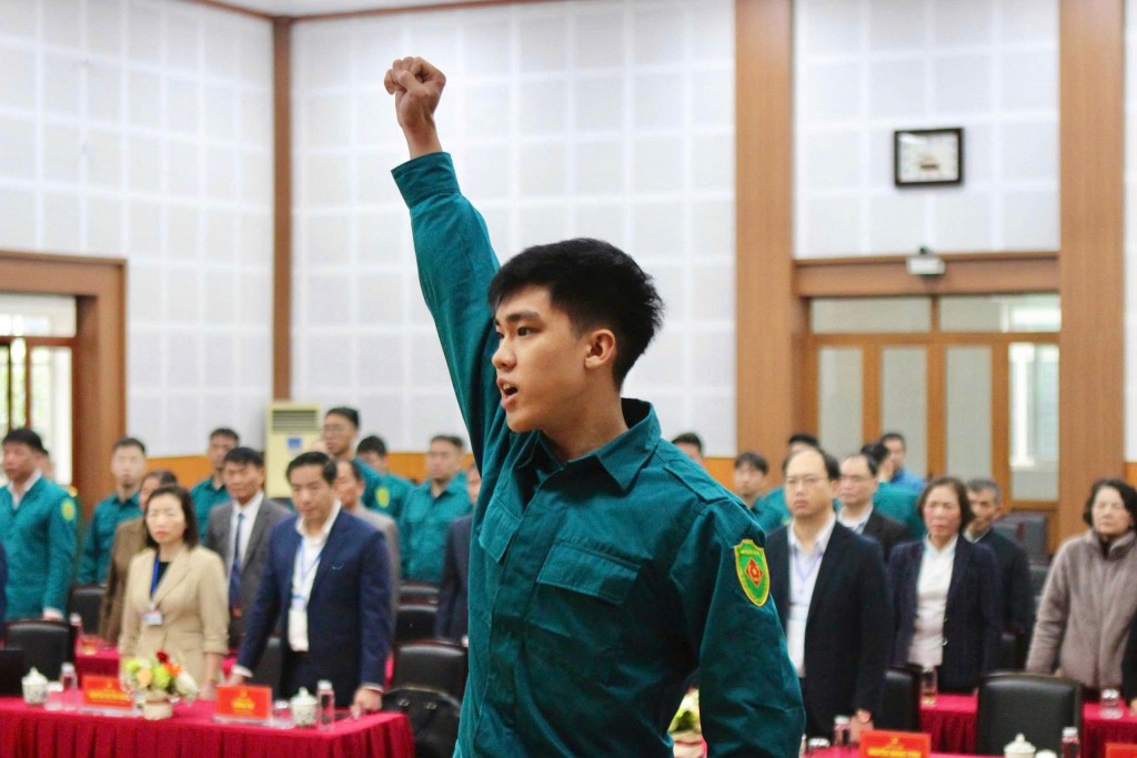 việc tự nguyện viết đơn xin nhập ngũ và được kết nạp Đảng trong thời điểm này là động lực để bản thân xác định rõ hơn lý tưởng, mục tiêu phấn đấu trong môi trường quân ngũ.