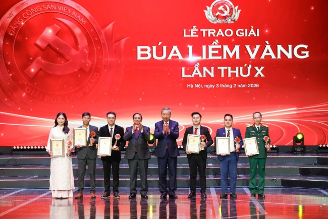 Tuyên dương 96 Bí thư chi bộ xuất sắc và trao Giải Búa liềm vàng lần thứ X