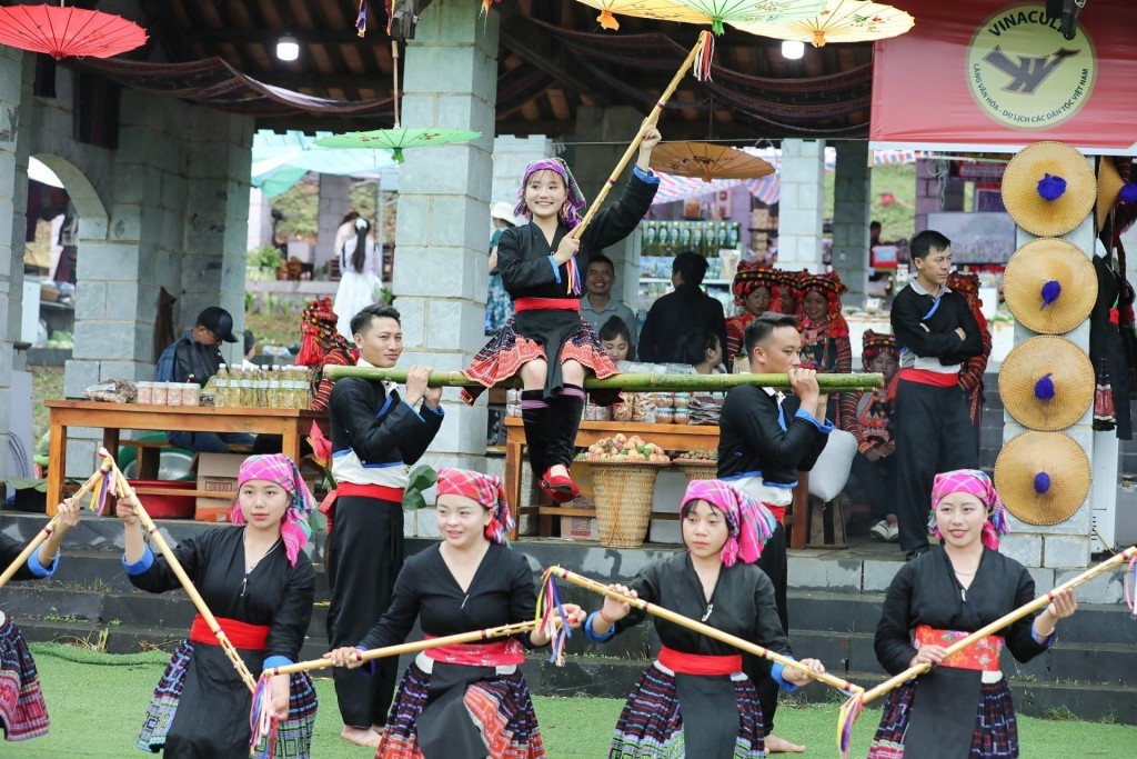 Các hoạt động đậm nét văn hóa tại Làng 