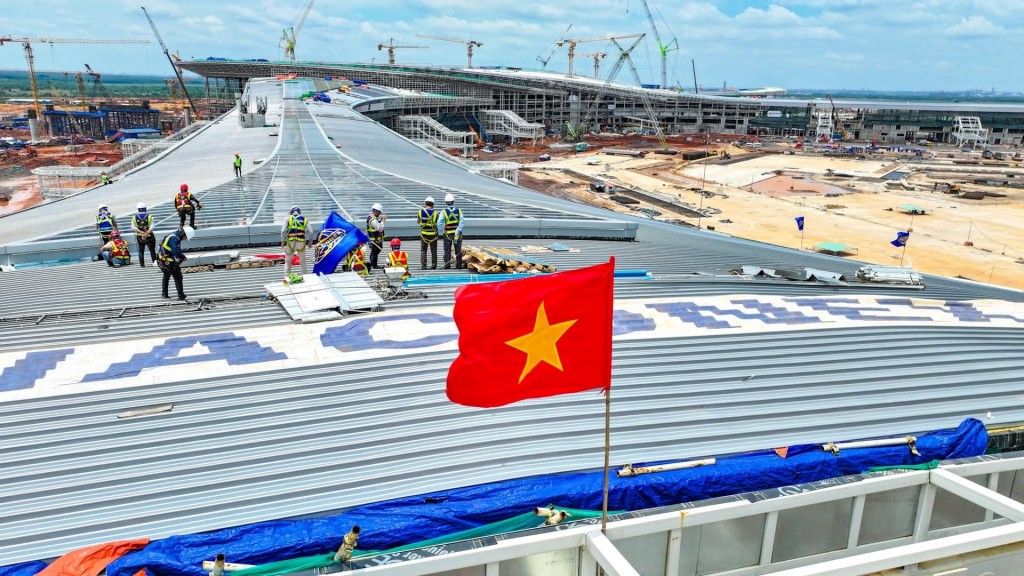 Dự án rộng hơn 5.000ha, khi hoàn thành có khả năng phục vụ 100 triệu hành khách và 5 triệu tấn hàng hóa mỗi năm Dự án rộng hơn 5.000ha, khi hoàn thành có khả năng phục vụ 100 triệu hành khách và 5 triệu tấn hàng hóa mỗi năm