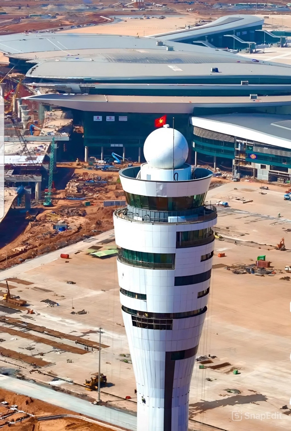 Cận cảnh tháp không lưu - “bộ não” điều hành sân bay Cận cảnh tháp không lưu - “bộ não” điều hành sân bay