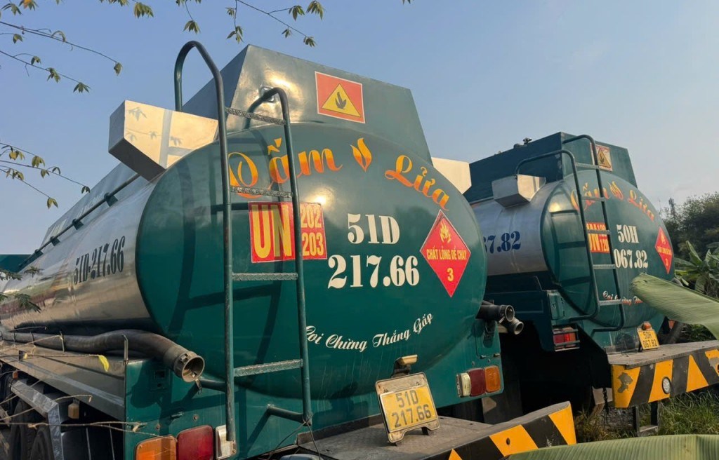 Các tang vật là xe bồn bị tạm giữ, niêm phong. Ảnh: CATP