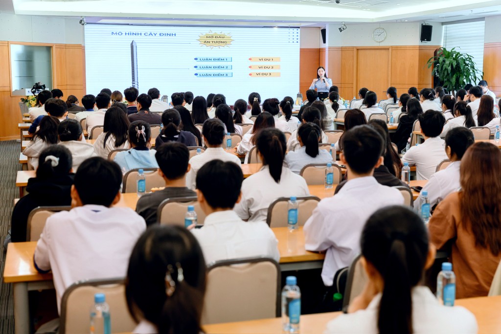 SACOMBANK dành hơn 4,3 tỷ đồng tiếp tục trao học bổng “Ươm mầm cho những ước mơ