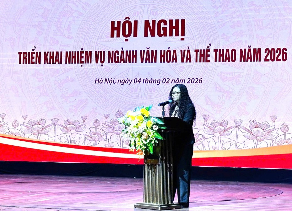 Đồng chí Trần Thị Mai Dung, Trưởng phòng Thông tin - Báo chí - Xuất bản, Sở Văn hóa và Thể thao Hà Nội trình bày về công tác thông tin, báo chí, xuất bản